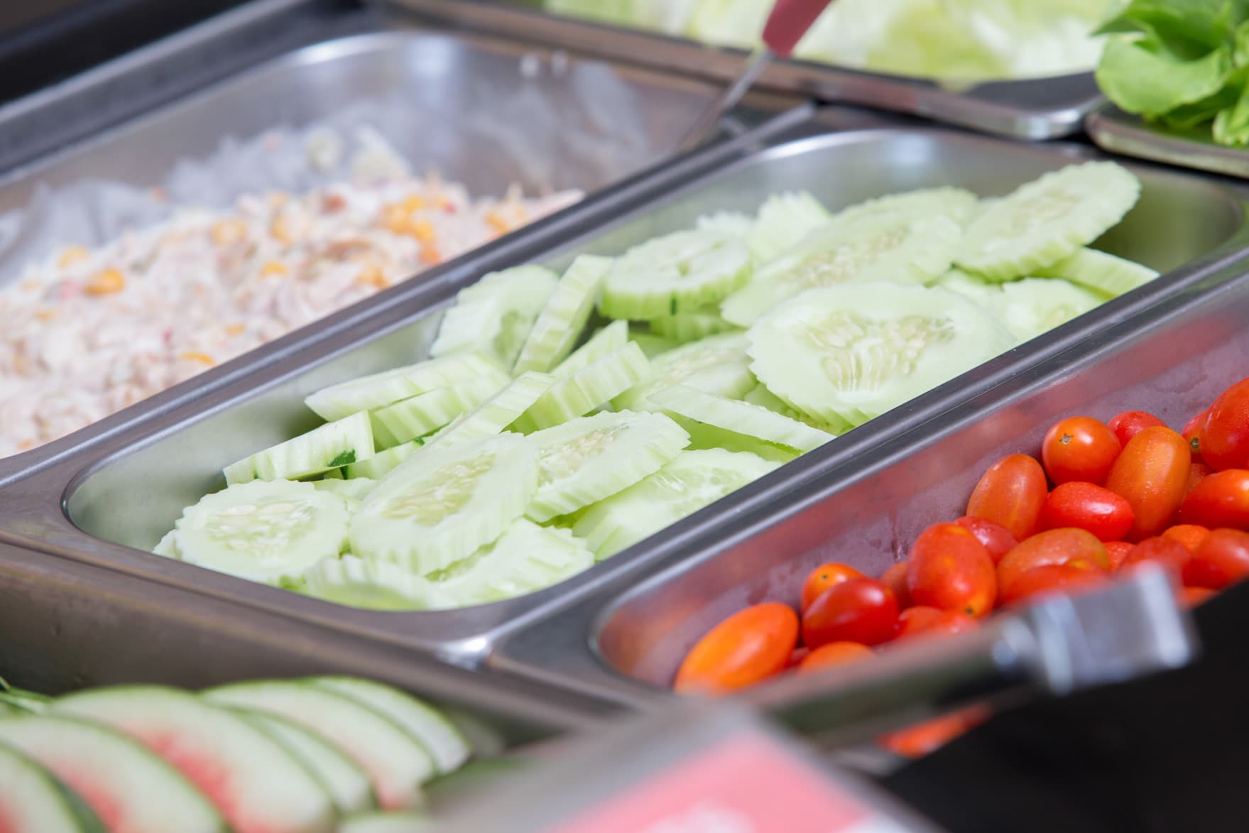 NIVA Canteen - Cucumber and tomatoes