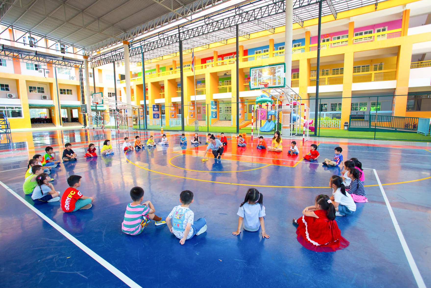 NIVA Kindergarten - KG students in PE class at court