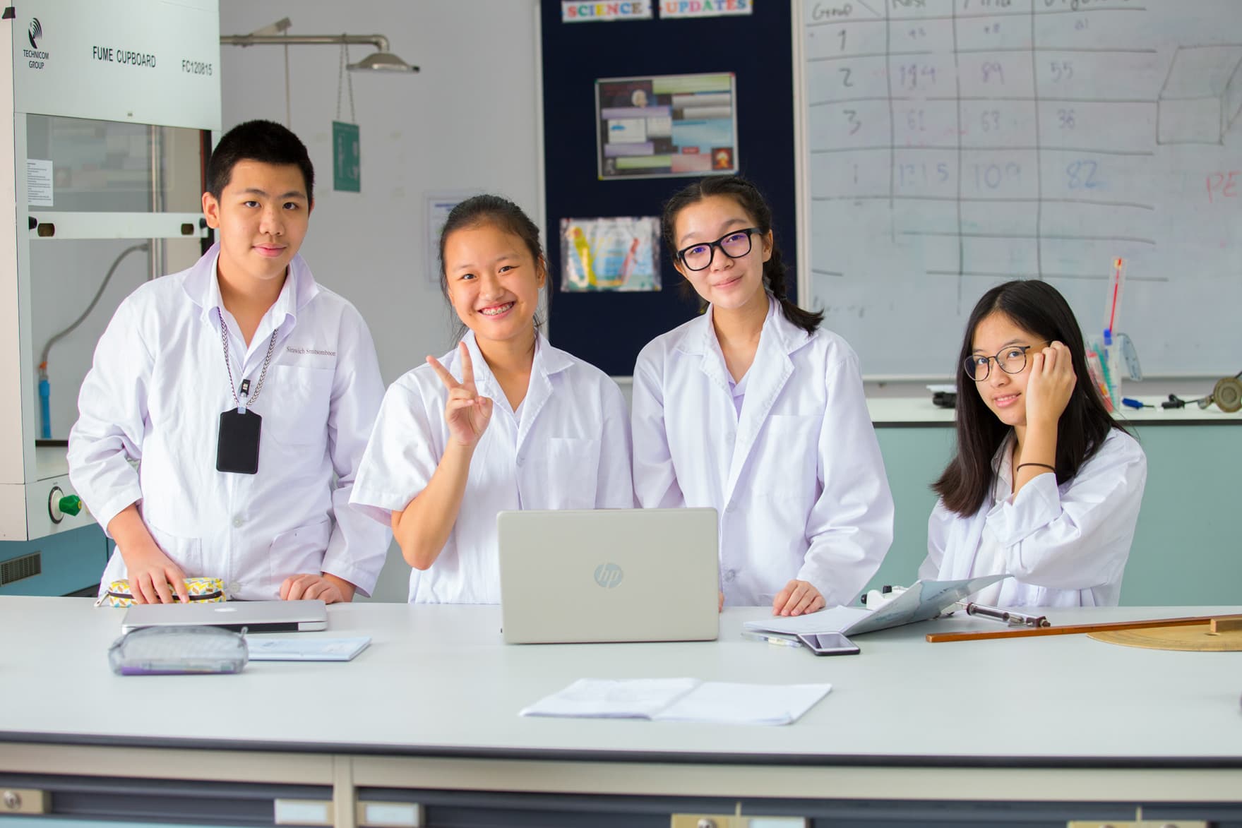 Middle school students from NIVA working on a project in the science lab.