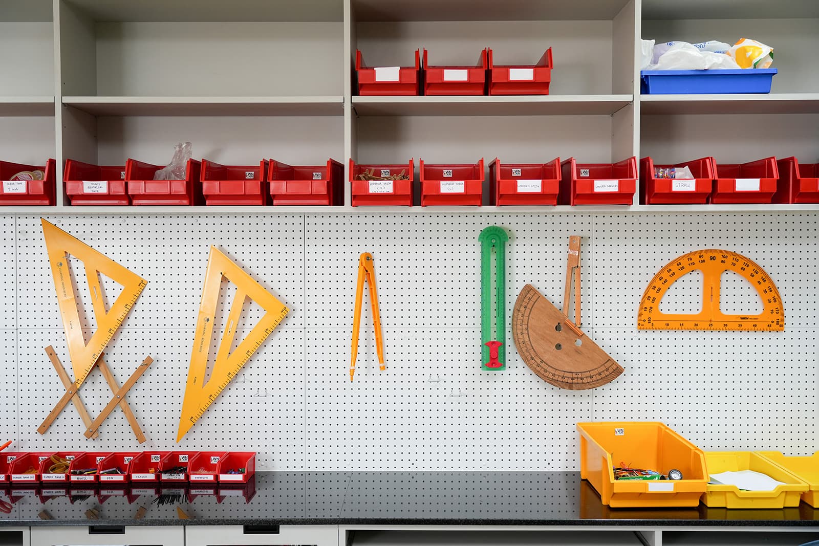 NIVA STEM Laboratory - A front facing shot on STEM lab equipment